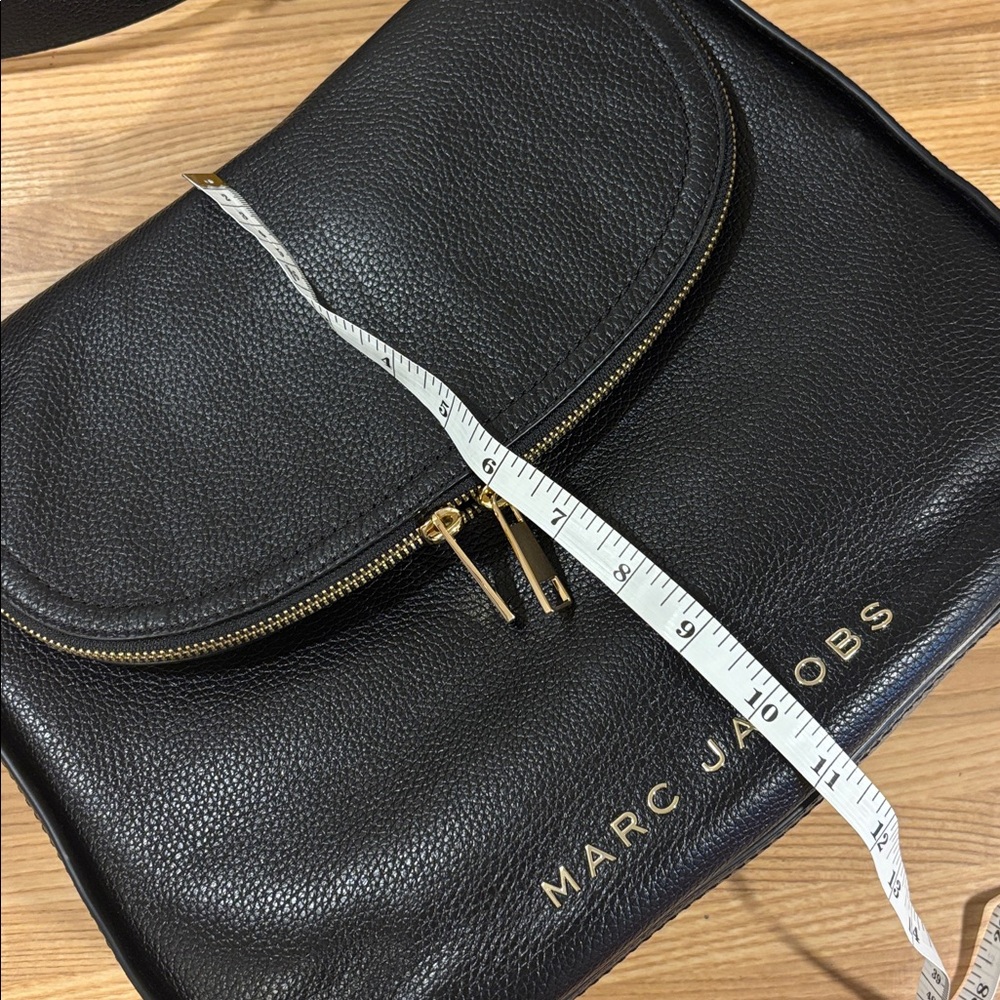 Marc Jacobs Black Pebbled Leather Shoulder Bag with Gold Hardware - Picture 9 of 10